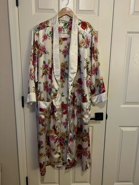Vintage Gold Label Victoria's Secret White Satin Floral Robe with Blossoms